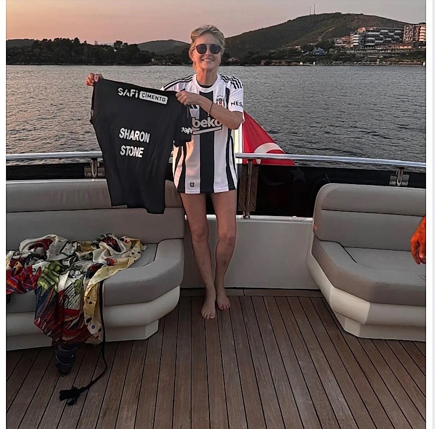 Sharon Stone, Bodrum'da tekne keyfi yaptı